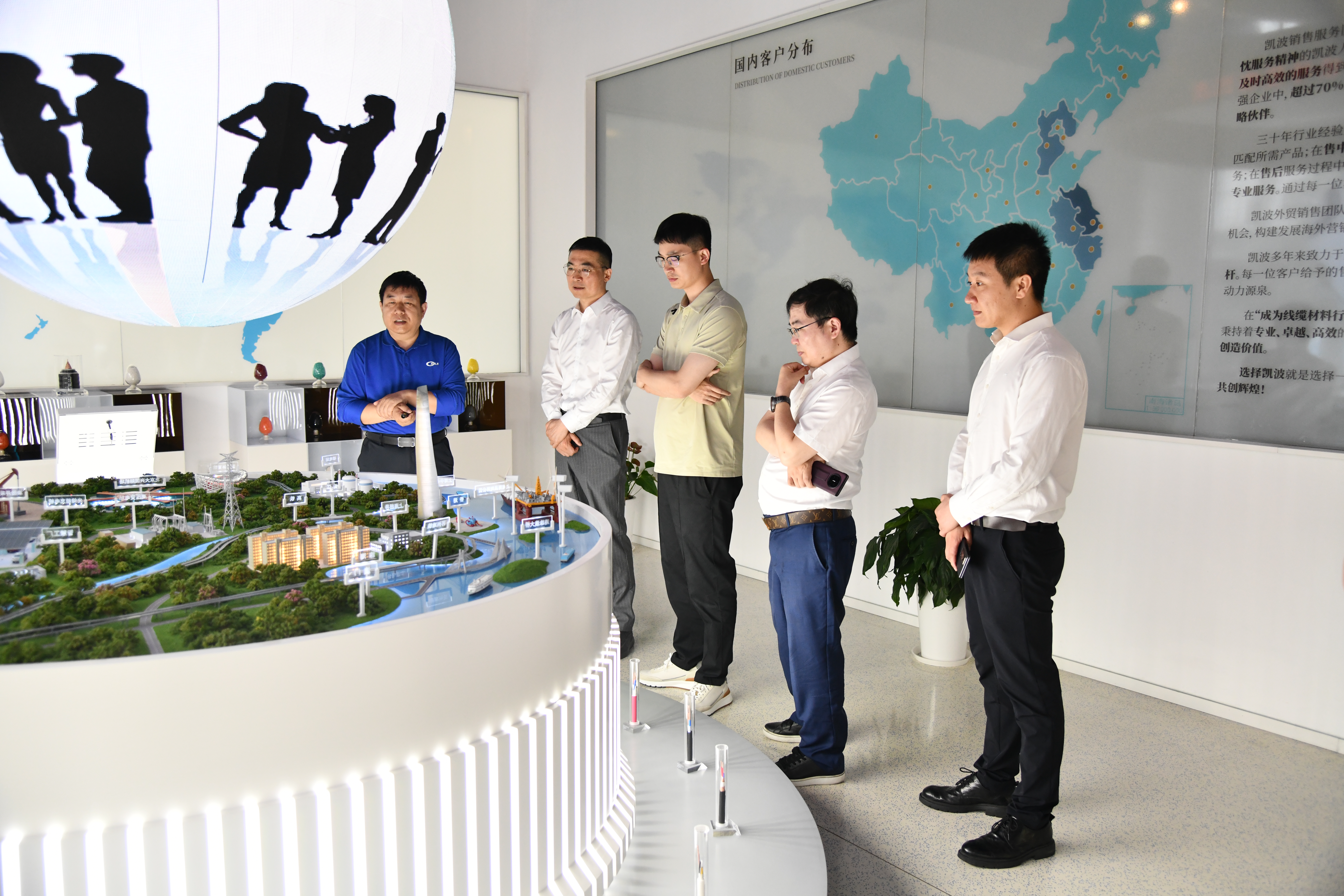 參觀展廳.JPG