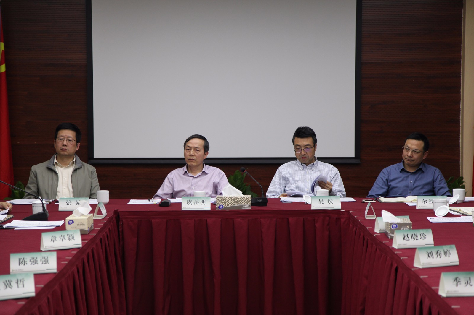 1523435906268035.jpg 領(lǐng)導(dǎo).jpg