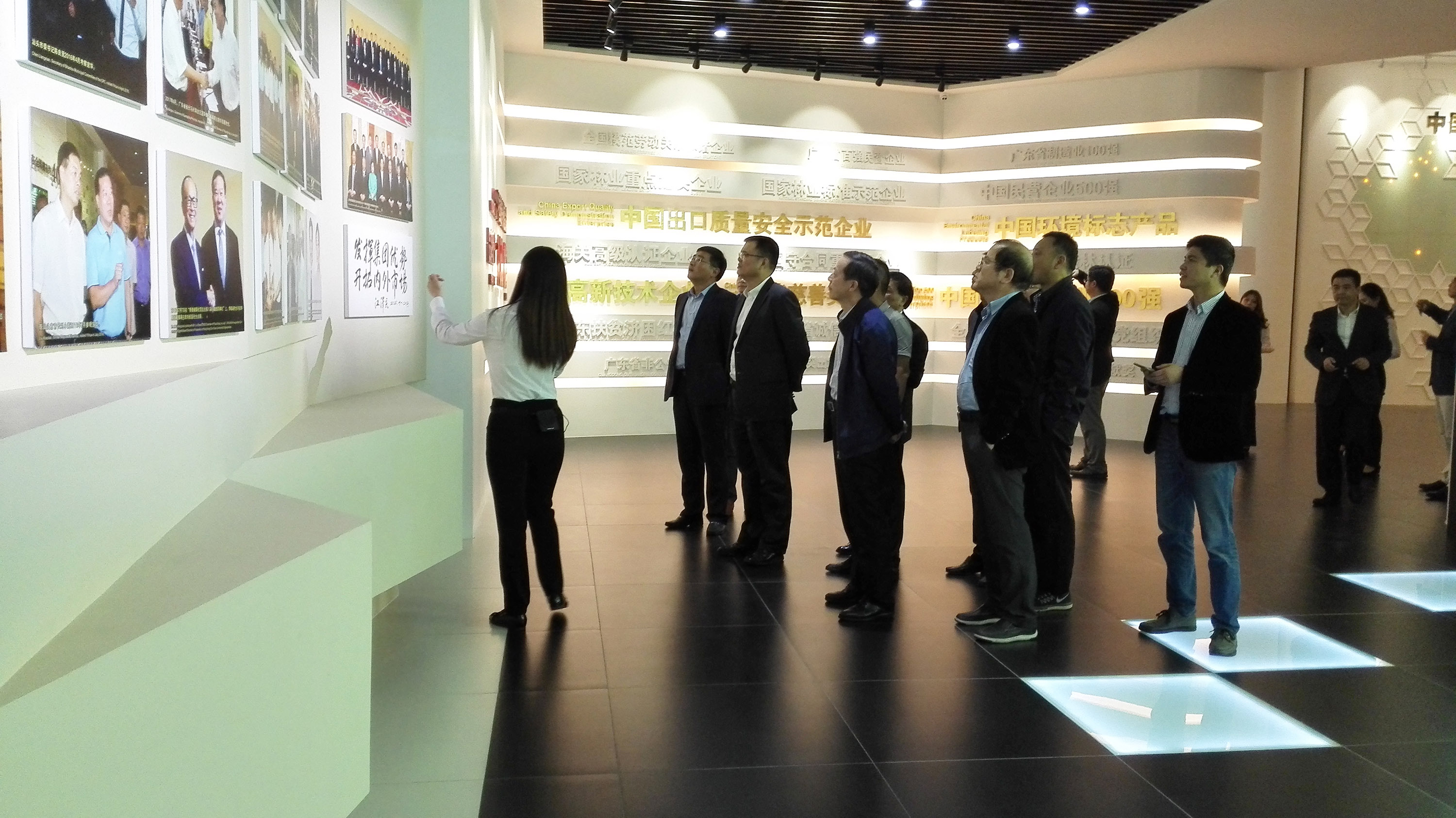 集團(tuán)公司黨委書(shū)記、總經(jīng)理虞岳明一行赴宜華集團(tuán)洽談合作