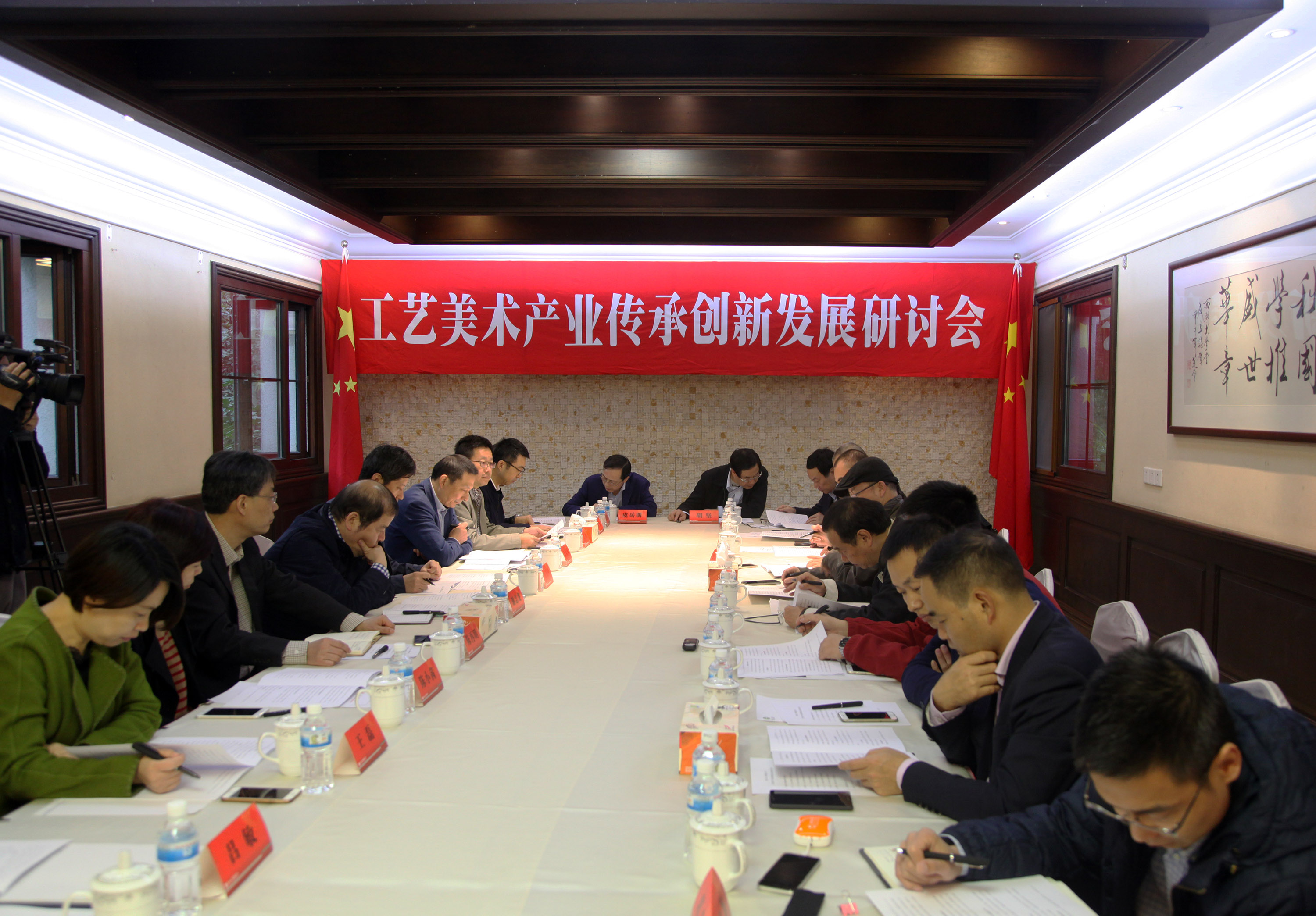 集團(tuán)與西湖大學(xué)堂聯(lián)合召開(kāi)工藝美術(shù)產(chǎn)業(yè)發(fā)展規(guī)劃論證會(huì)