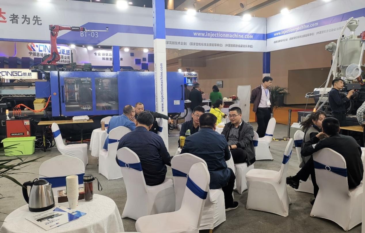 重振申達(dá) 揚(yáng)帆起航 —— 申達(dá)機(jī)器攜兩款拳頭產(chǎn)品全新亮相第九屆中國(guó)（鄭州）塑料產(chǎn)業(yè)博覽會(huì)