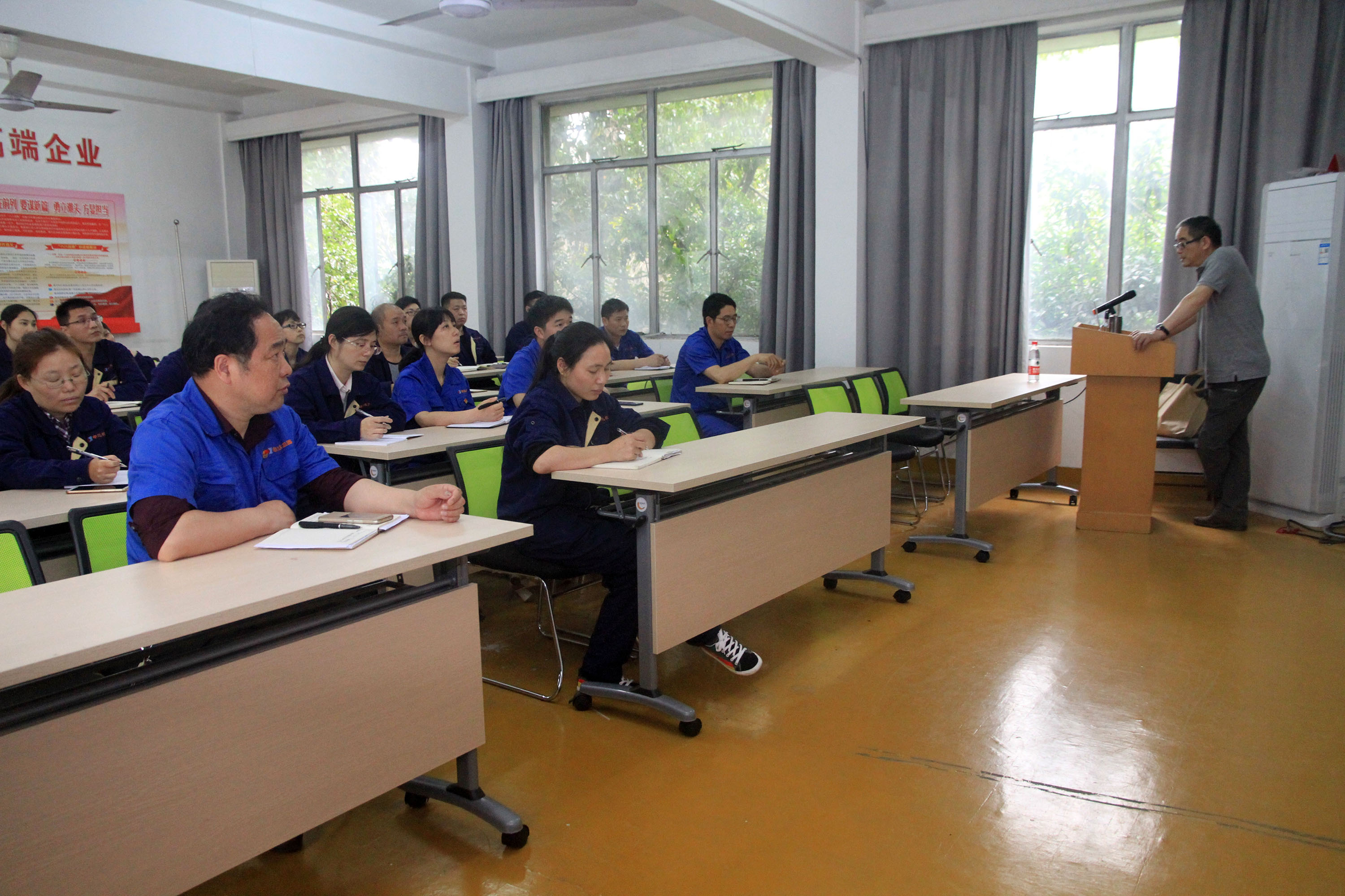 申達(dá)機(jī)器開(kāi)展年度稅務(wù)培訓(xùn)