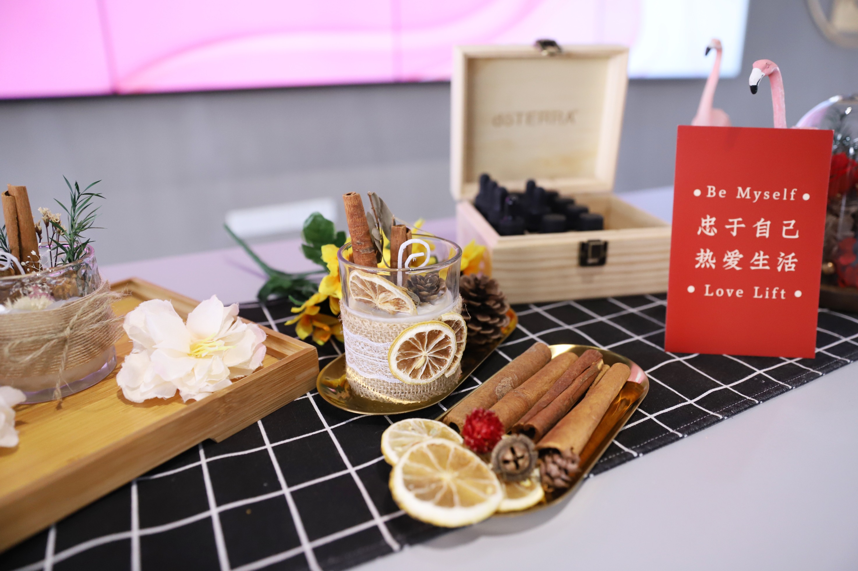 春色如許 芳華盛放 省二輕集團(tuán)公司工會(huì)開展女神節(jié)肉桂香薰蠟燭手作活動(dòng)