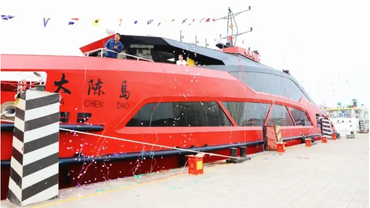 “大陳島”號豪華客輪抵達椒江，省二輕集團國瑞科技公司配套全船套電氣設(shè)備