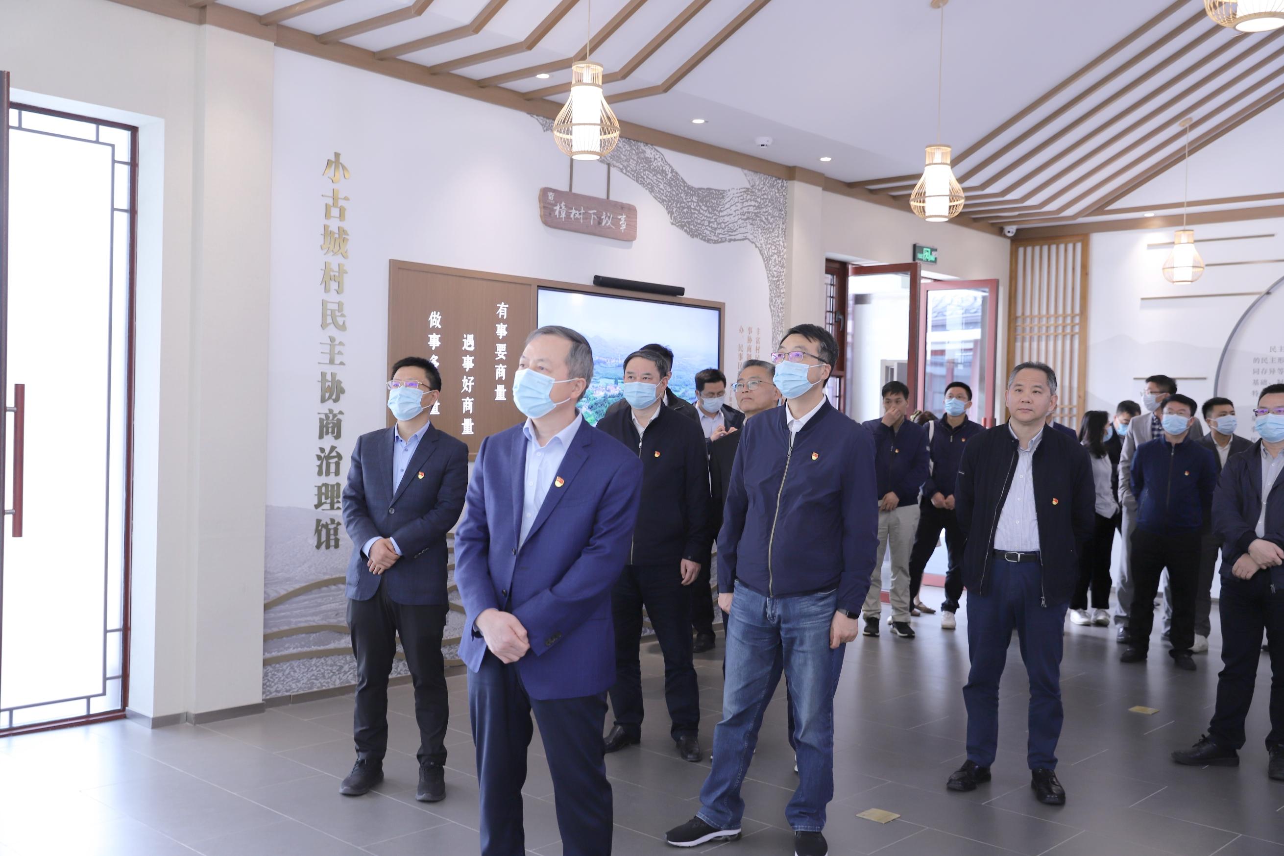 追尋領(lǐng)袖足跡 增強奮進動力 省二輕集團開展“循足跡 學思想 促踐行”主題教育現(xiàn)場學習活動