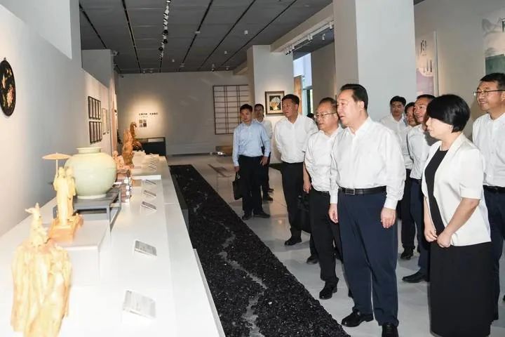 王浩在省機(jī)電集團(tuán)省二輕集團(tuán)調(diào)研時(shí)強(qiáng)調(diào) 著力開(kāi)辟發(fā)展新領(lǐng)域新賽道 加快培育和壯大新質(zhì)生產(chǎn)力