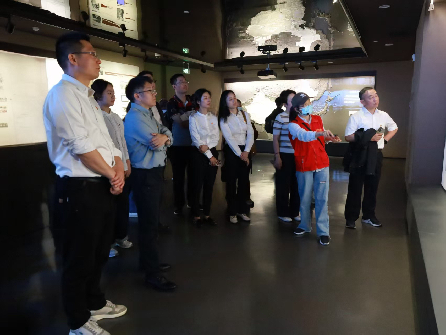 商業(yè)公司黨總支組織開展“循跡溯源學(xué)思想促踐行”活動(dòng)